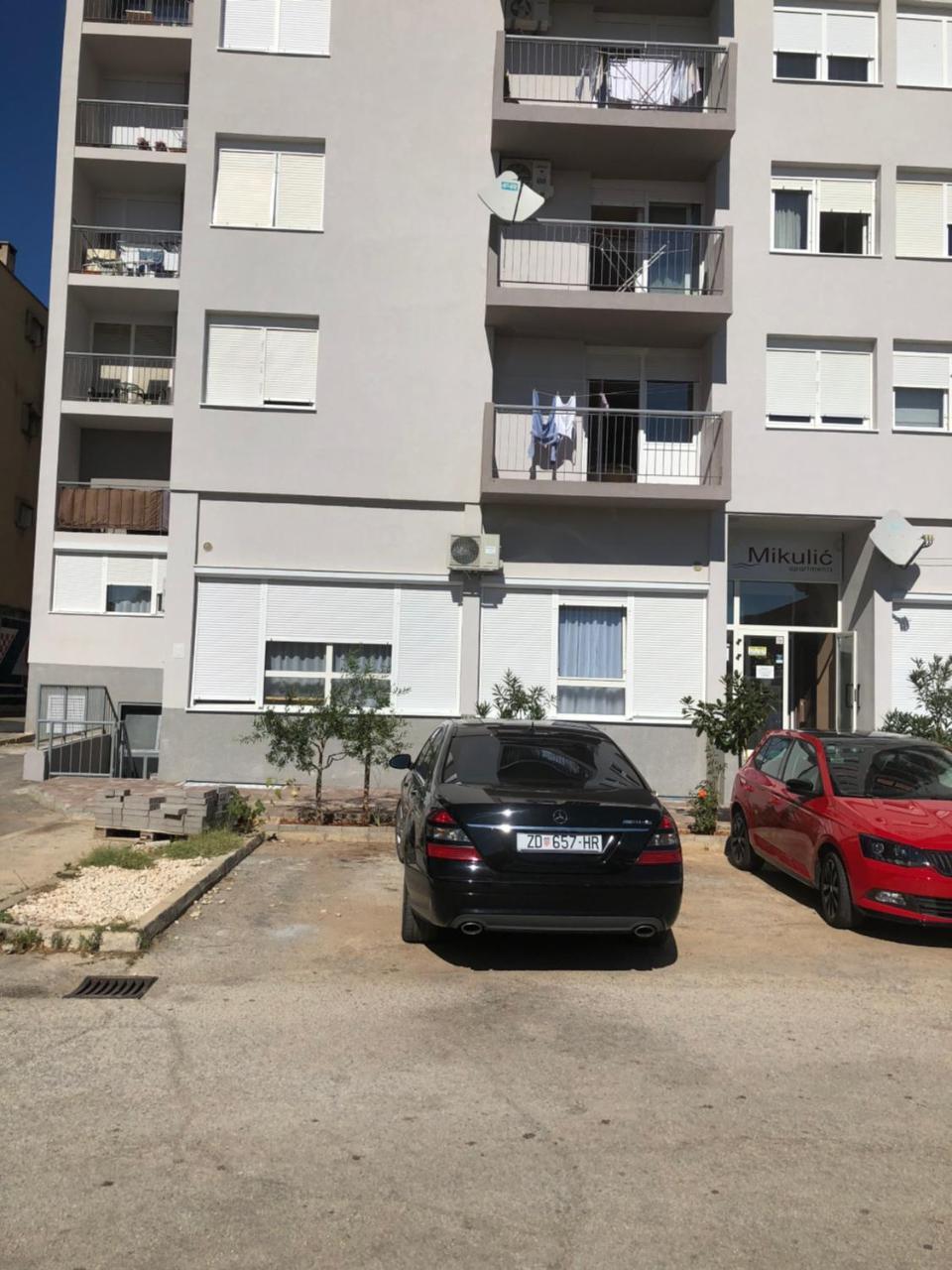 Apartments Mikulic *